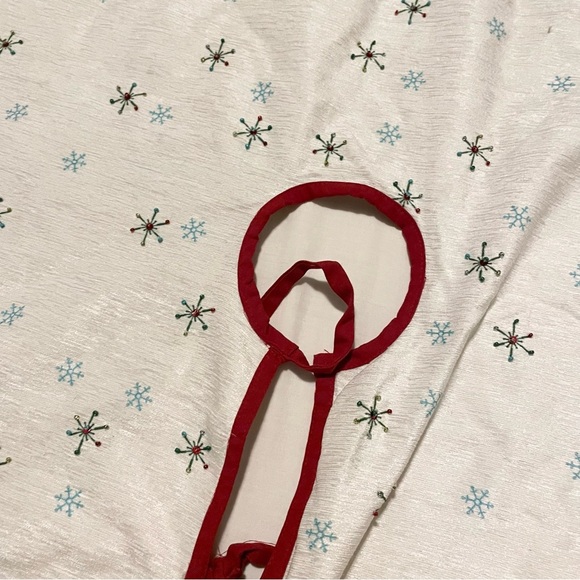 Queenwest Festive Penguin Christmas Tree Skirt - Picture 6 of 16